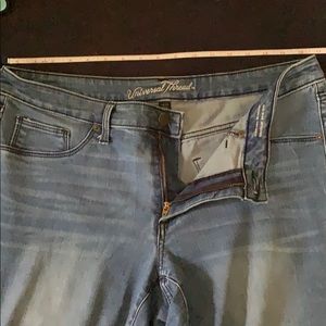 Universal Thread Mid Rise Jegging 14